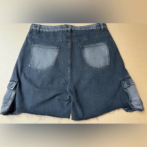 NWT CIDER Women’s Black and Gray Denim Fringe Utility Shorts Size XL - Picture 3 of 8